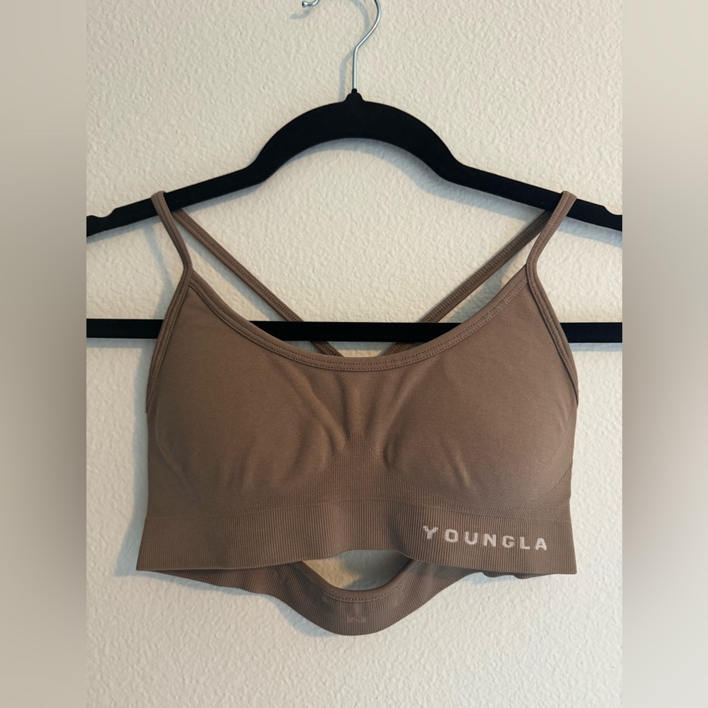 YoungLA cross back sports bra size small color taupe